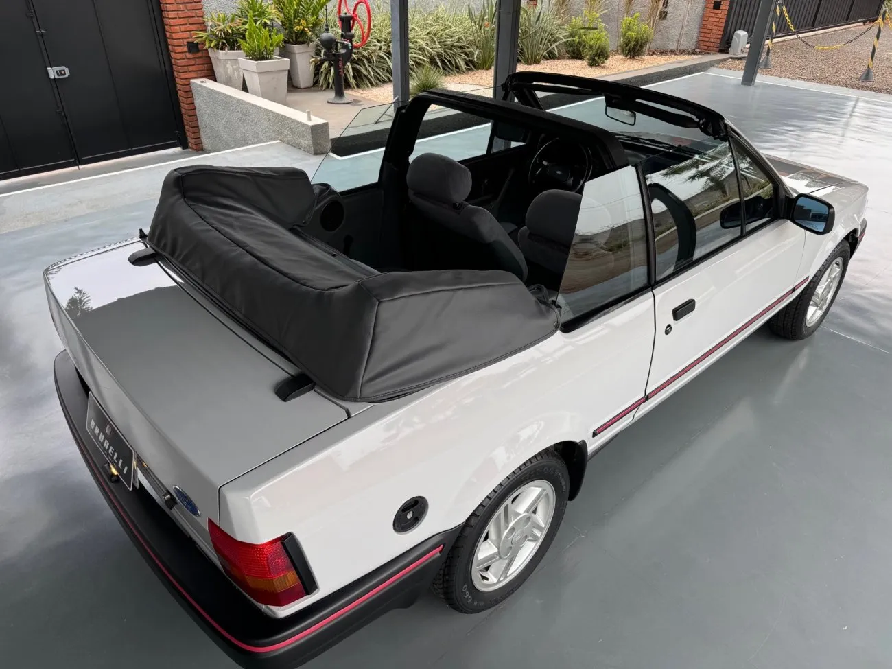 Ficha Técnica carros Ford Escort XR3 Conversível 1.6 CHT cor Branco ano 1989