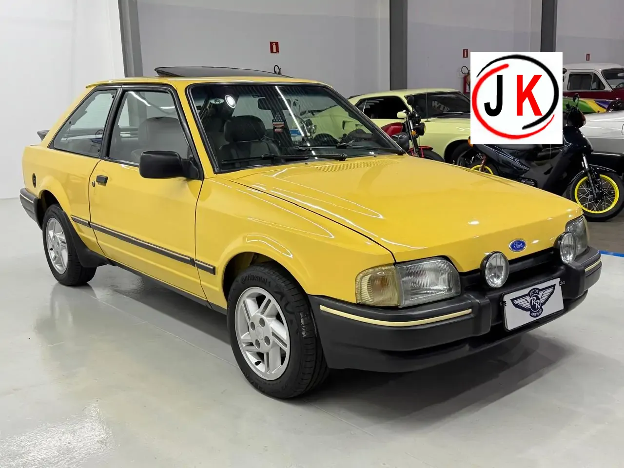 Ficha Técnica carros antigos Ford Escort XR3 1.6 CHT amarelo citrino ano 1988