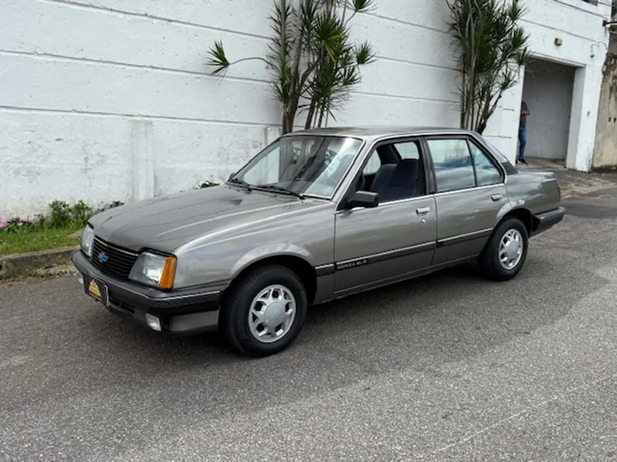 Ficha Técnica carros Chevrolet Monza SL/E sedan 4 portas Álcool ano 1983
