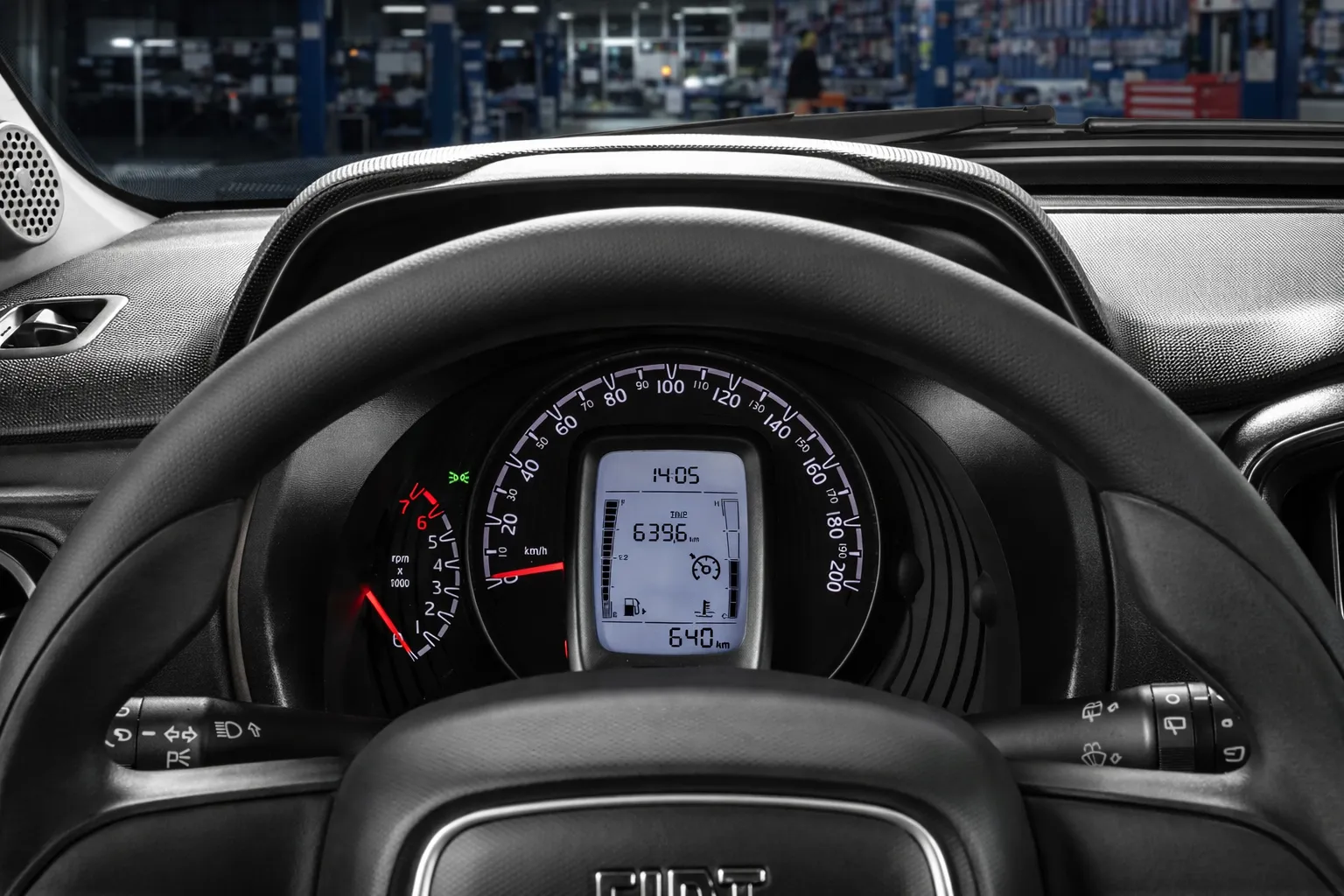 Foto Renault Kwid no comparativo PCD Renault Kwid Zen 2026 vs Fiat Mobi Like 2026