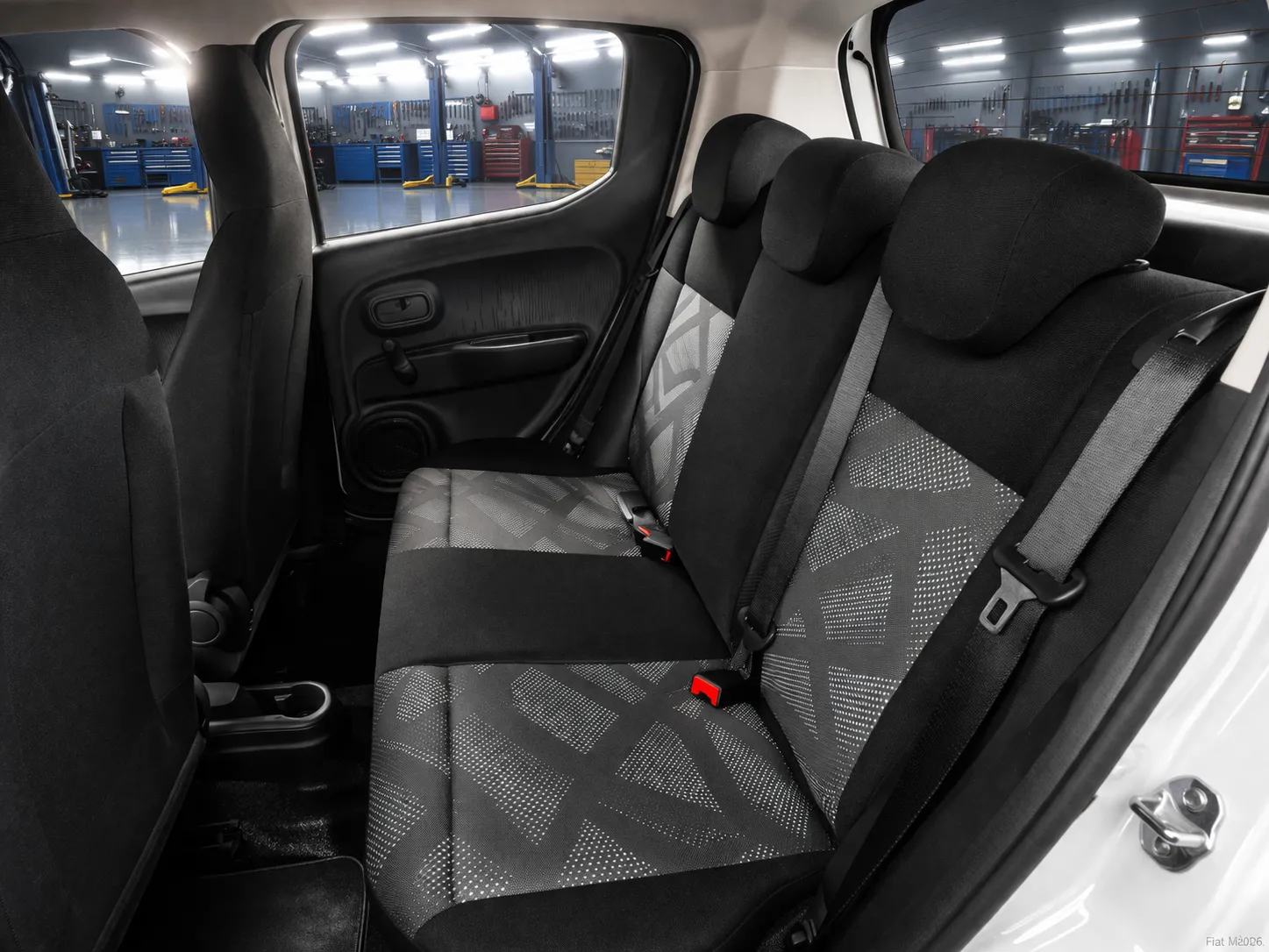 Foto Renault Kwid no comparativo PCD Renault Kwid Zen 2026 vs Fiat Mobi Like 2026