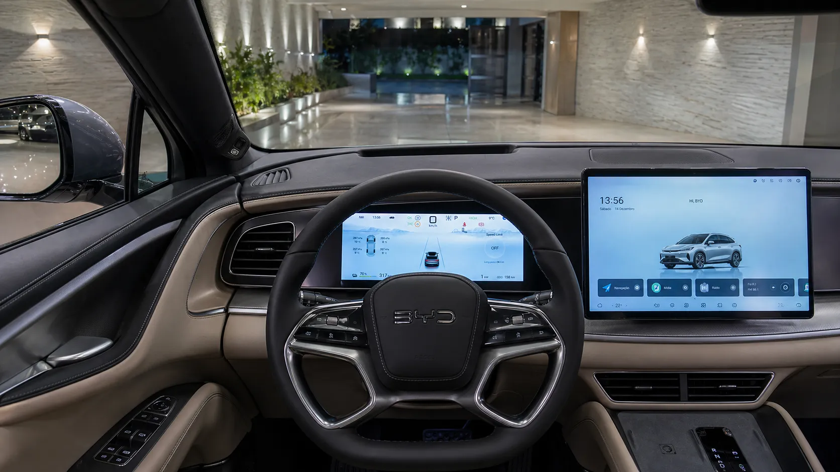 BYD Sealion 7 EV 2026 com foco em porta-malas e uso familiar PCD