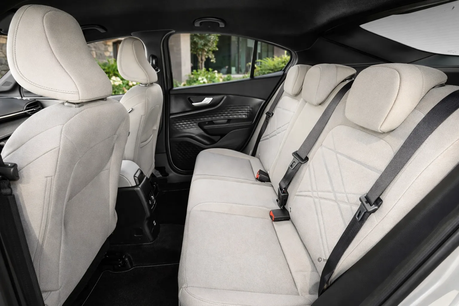 Detalhes laterais do Fiat Fastback Hybrid PCD 2026