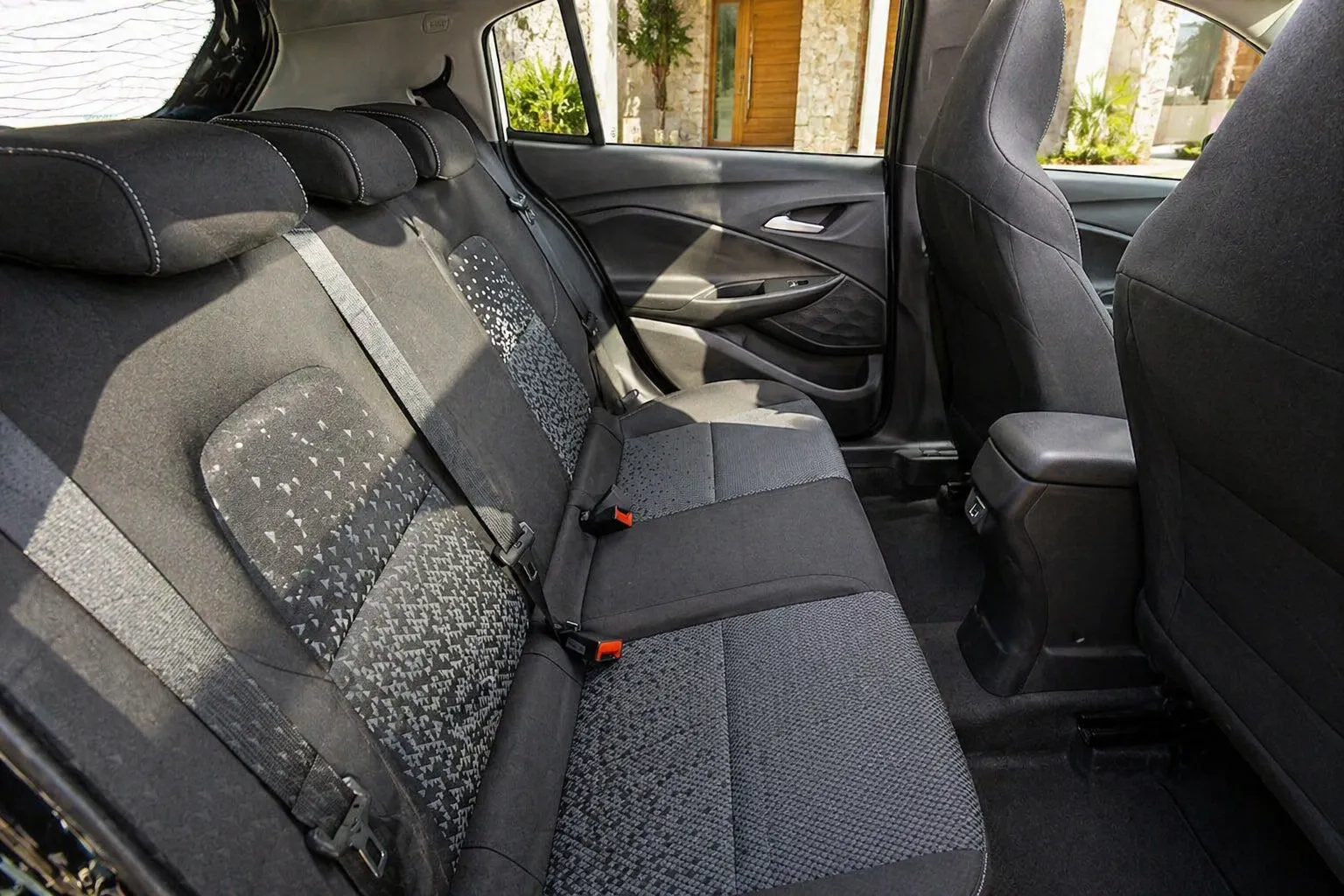 Chevrolet Onix hatch 1.0 Turbo AT 2024 seminovo PCD em análise de compra