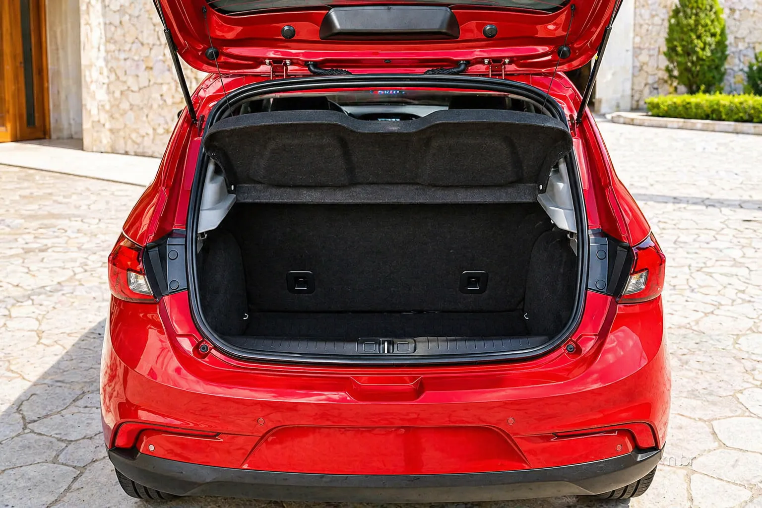 Porta-malas Fiat Argo Drive 1.3 CVT PCD 2024 espaço para cadeira de rodas