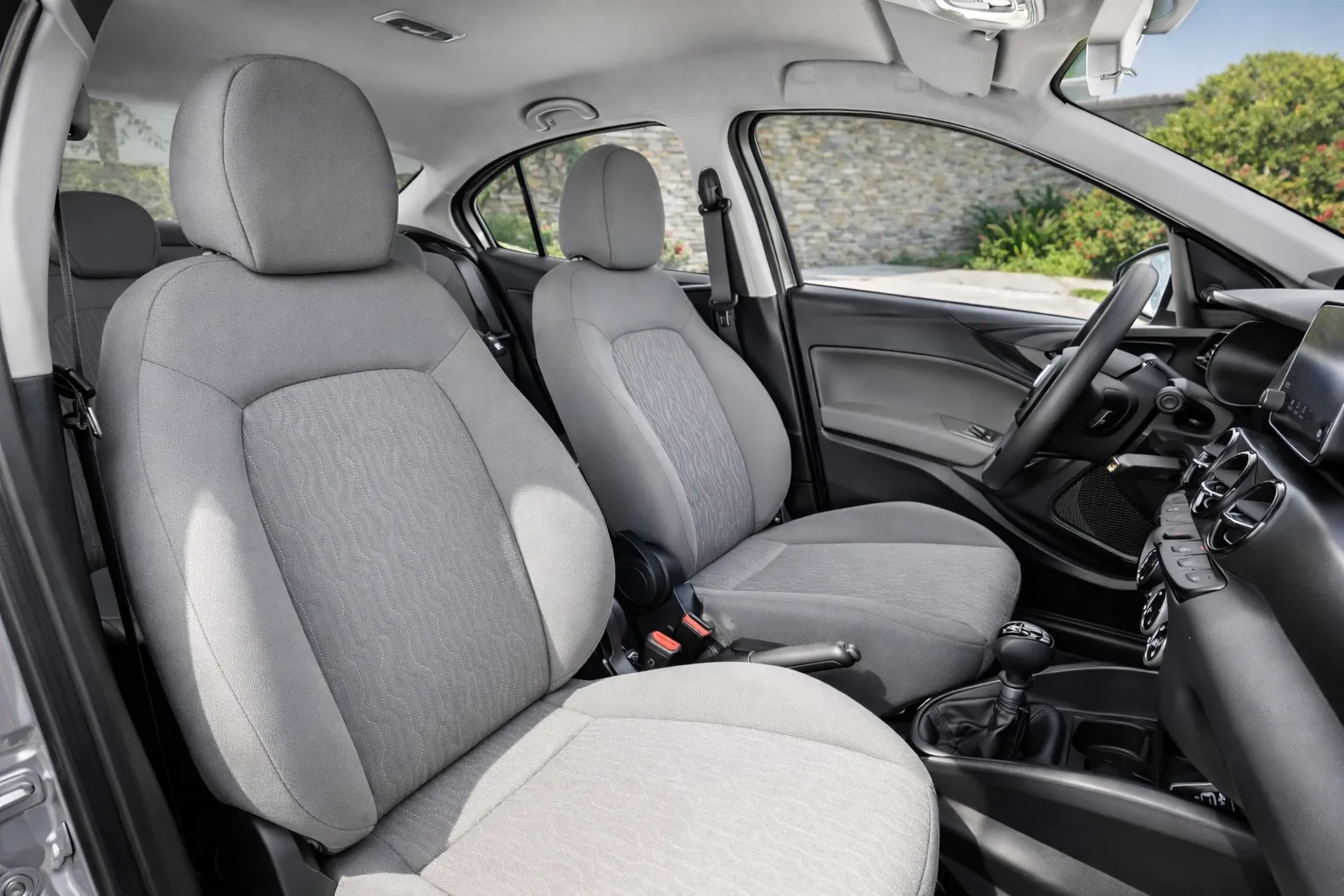 Fiat Cronos Drive 1.3 CVT 2023 em perspectiva dianteira