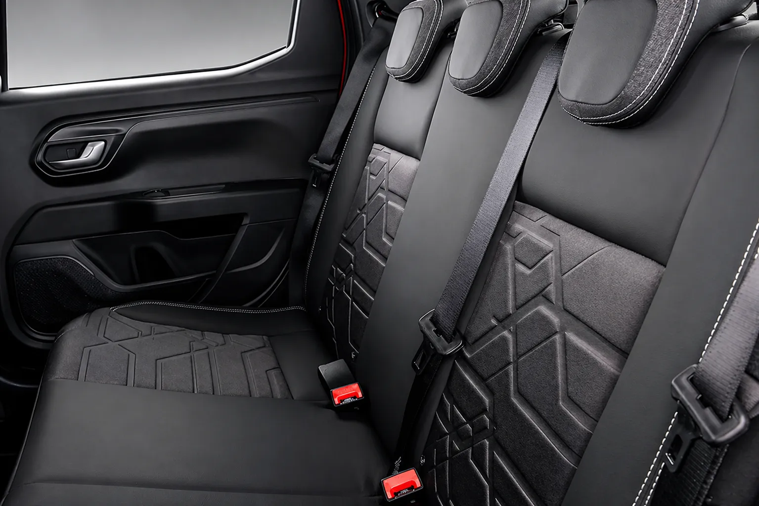 Interior e uso familiar da Fiat Strada Volcano 1.3 CVT PCD 2024