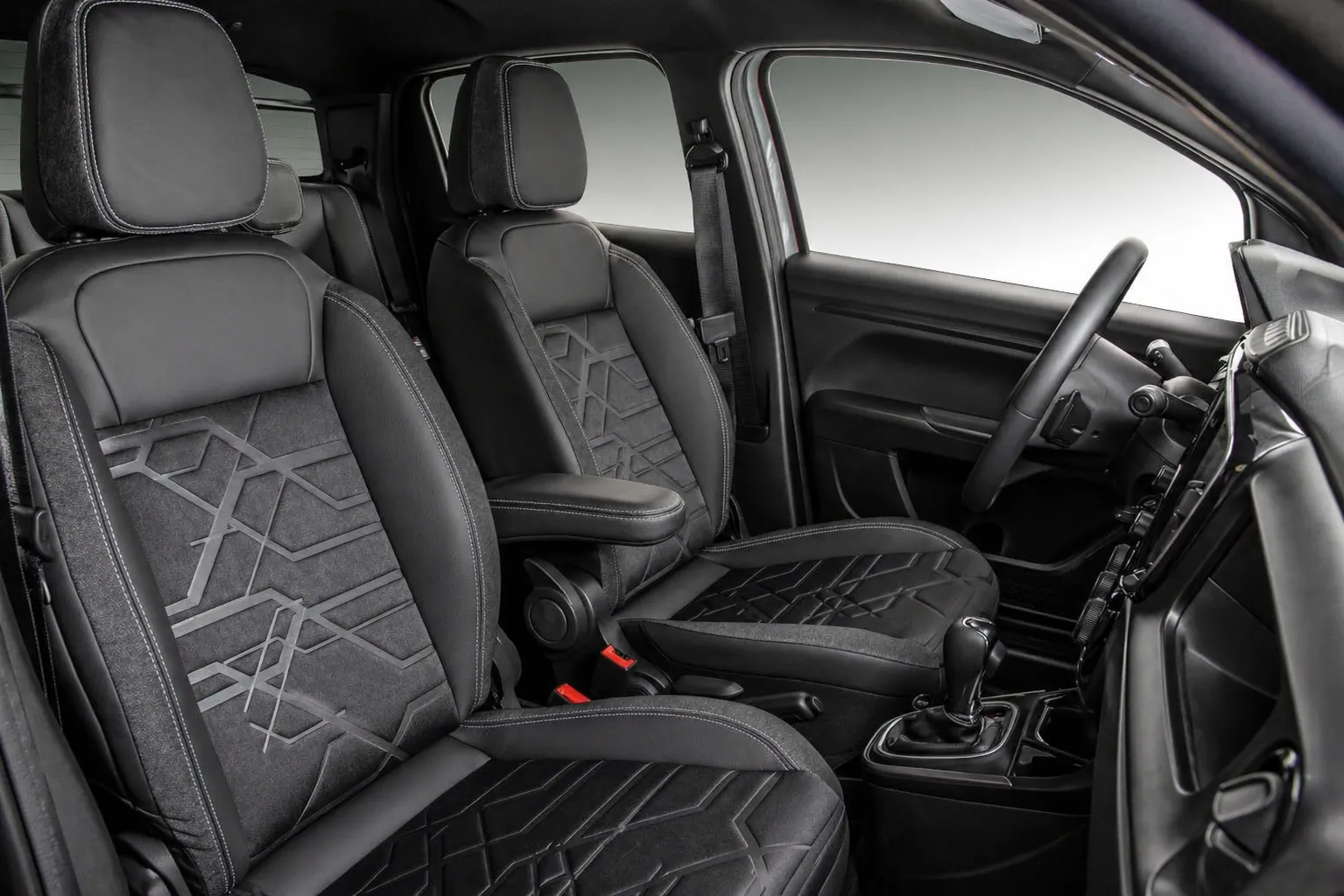 Fiat Strada Volcano 2024 PCD seminova traseira e caçamba para cadeira de rodas