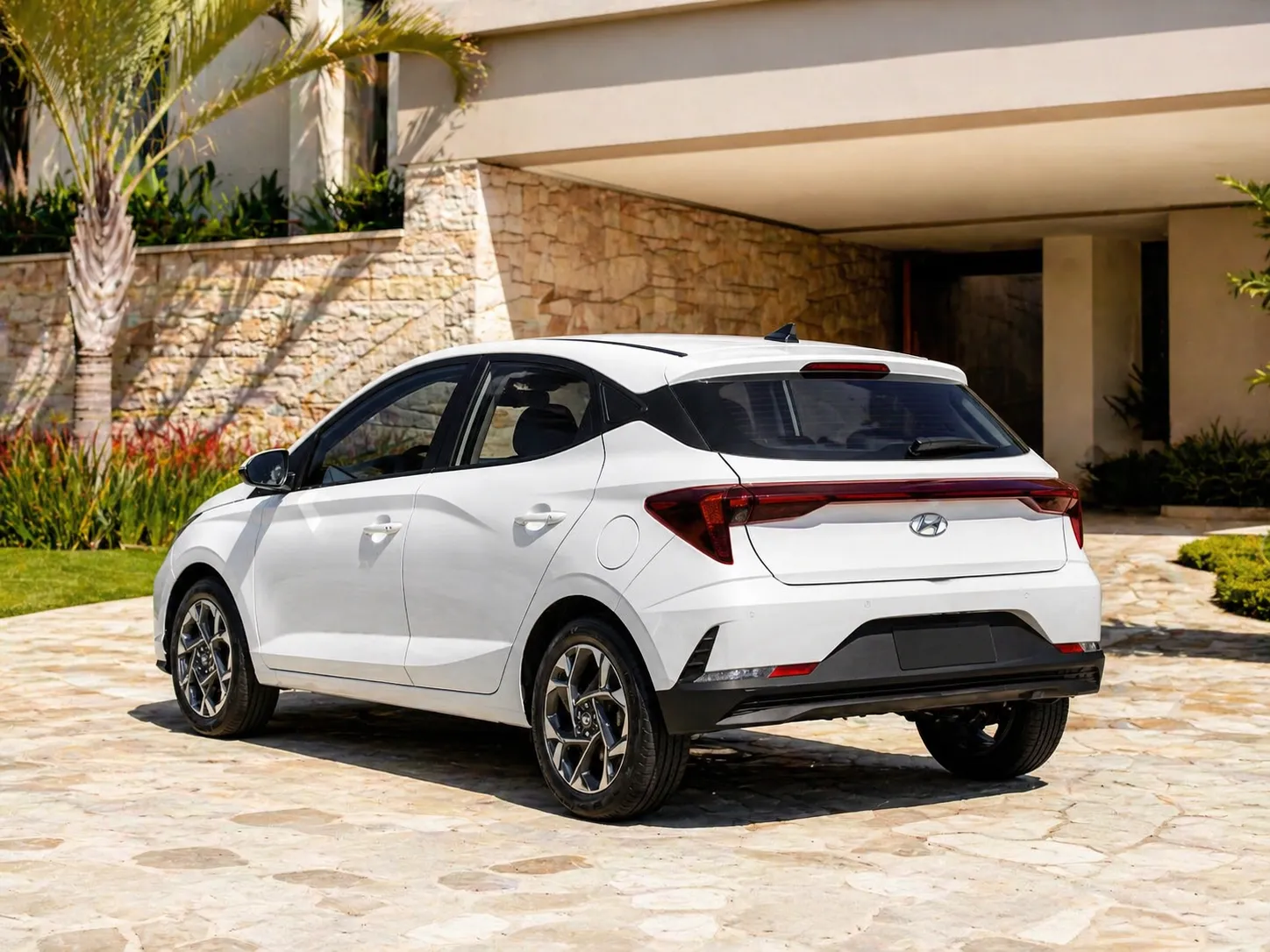 Interior do Hyundai HB20 Sense 1.0 Turbo AT Flex PCD 2024 para análise de acessibilidade