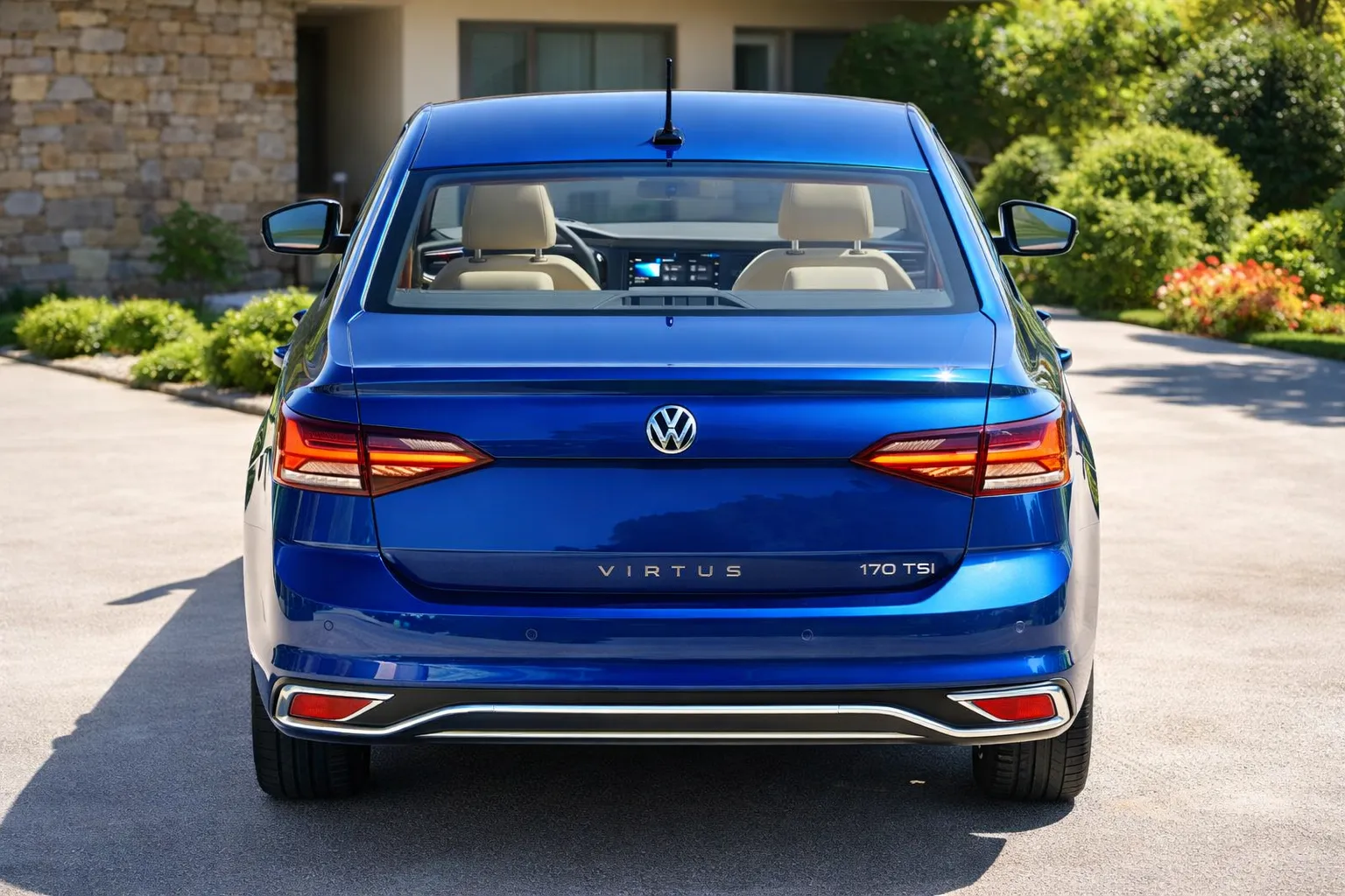 Volkswagen Virtus 170 TSI automático com foco em acabamento e frente do sedã