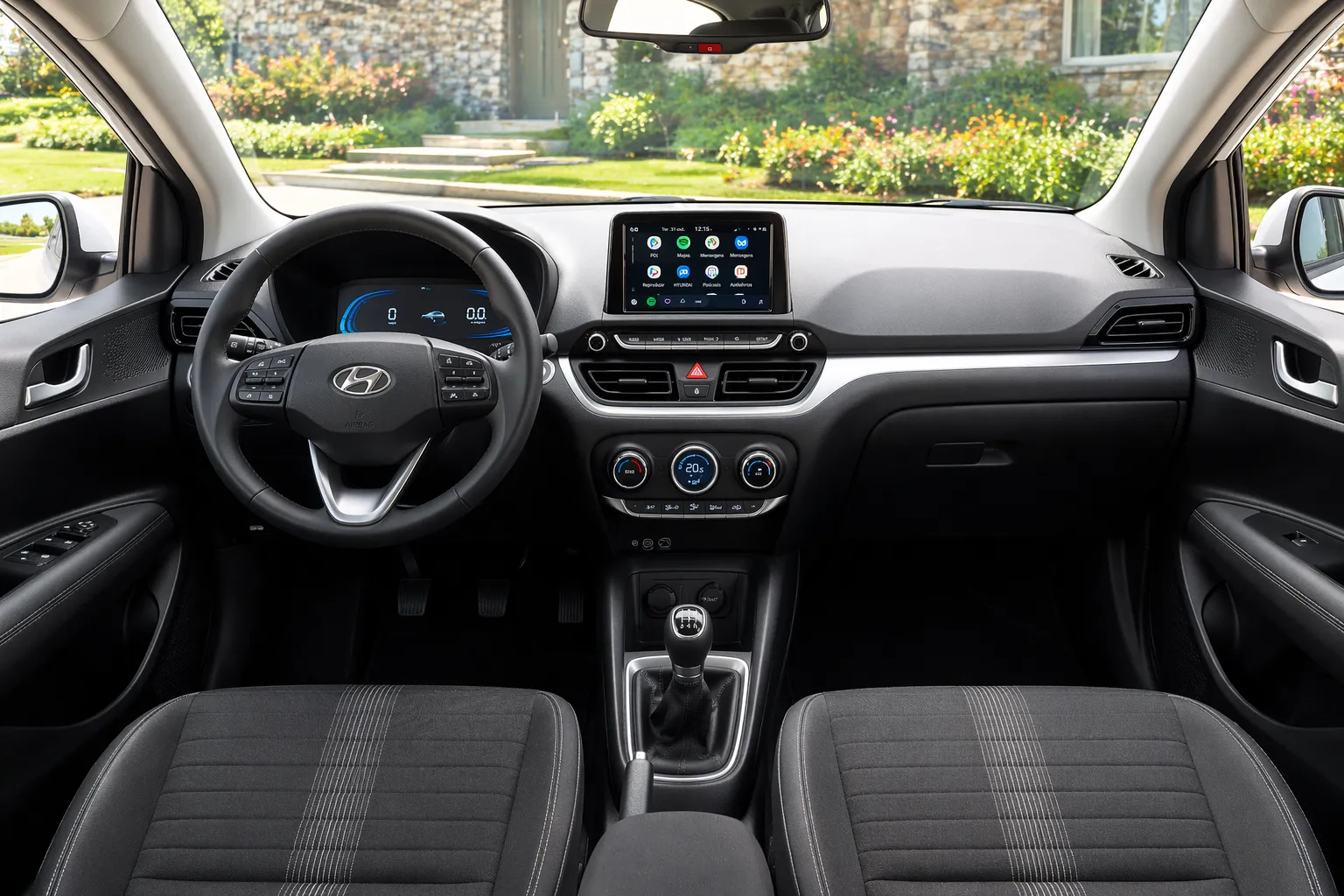 Hyundai HB20 2023 usado em rua urbana para teste dinâmico