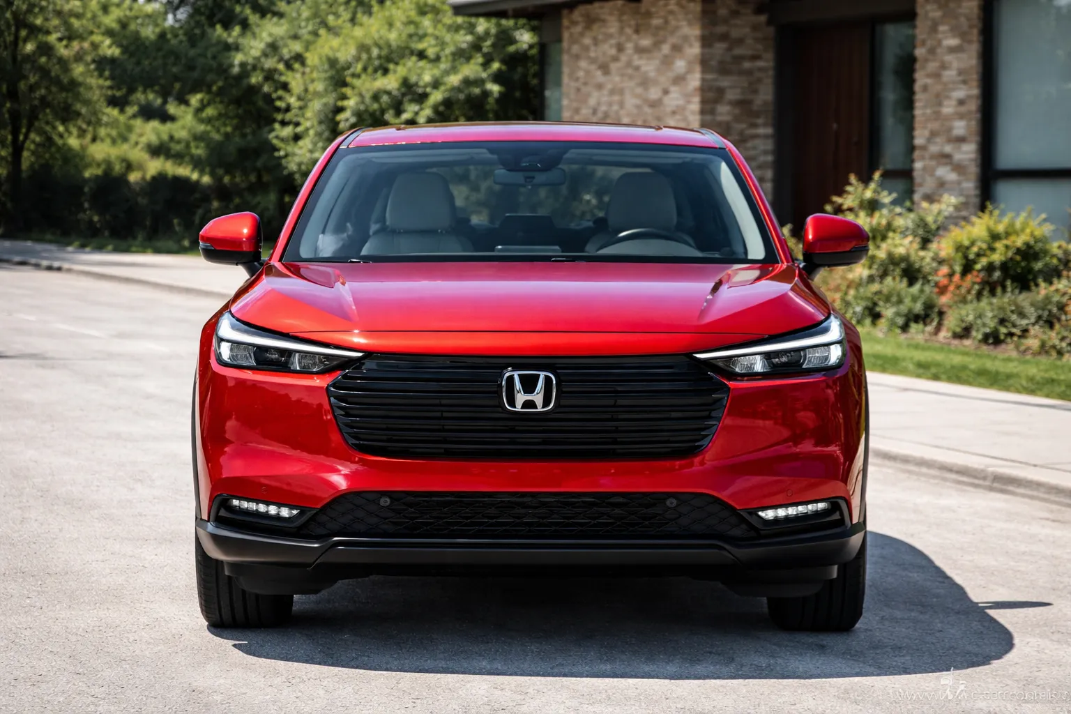 Honda HR-V vermelho sob o sol