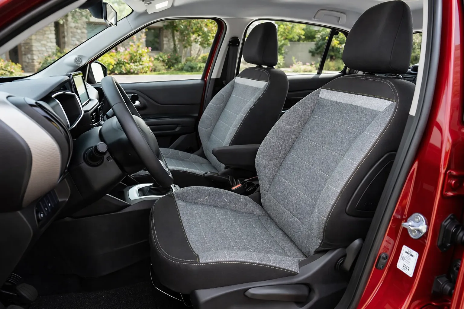 Interior de Citroën Basalt Feel 2026