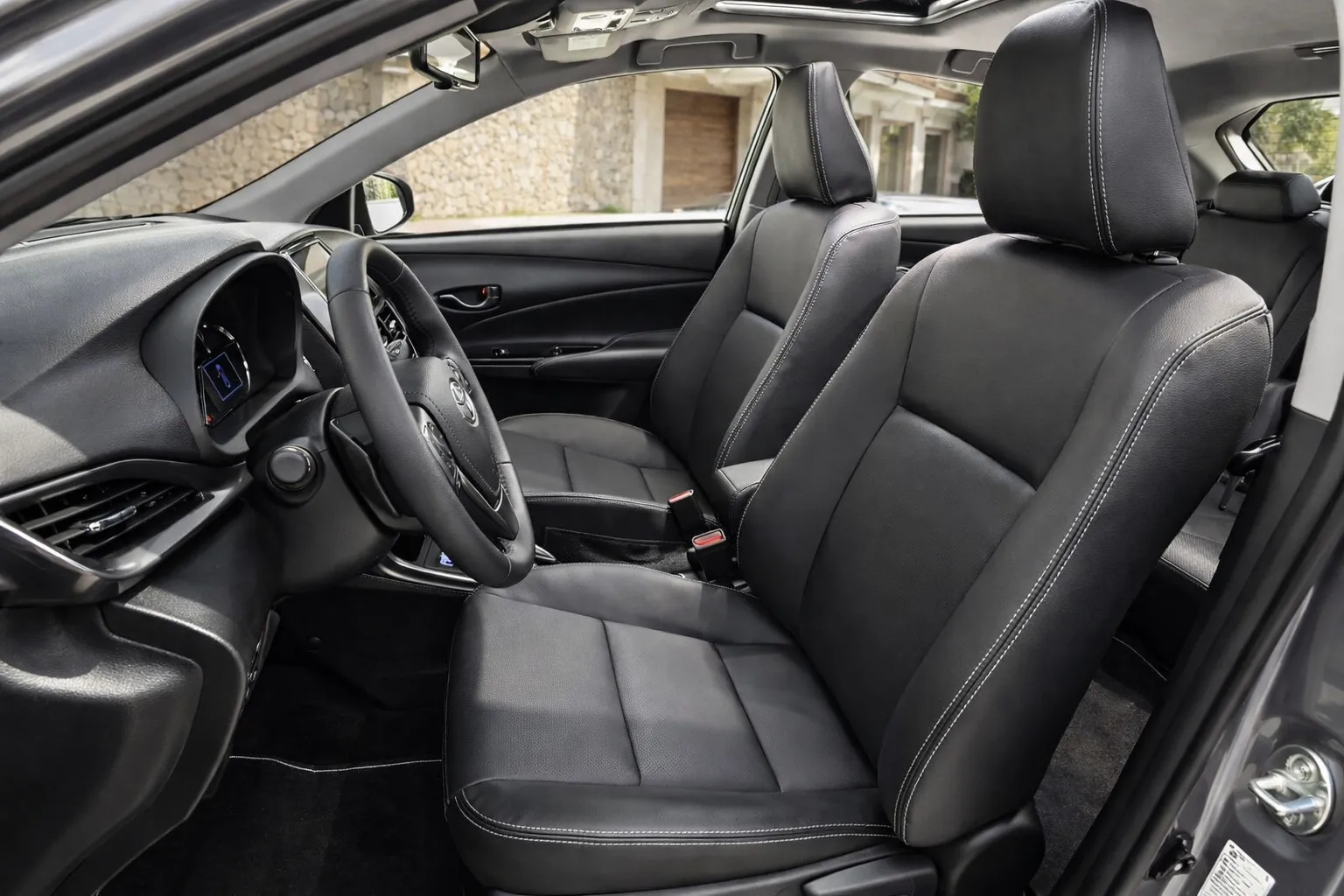 Interior do Toyota Yaris 2023