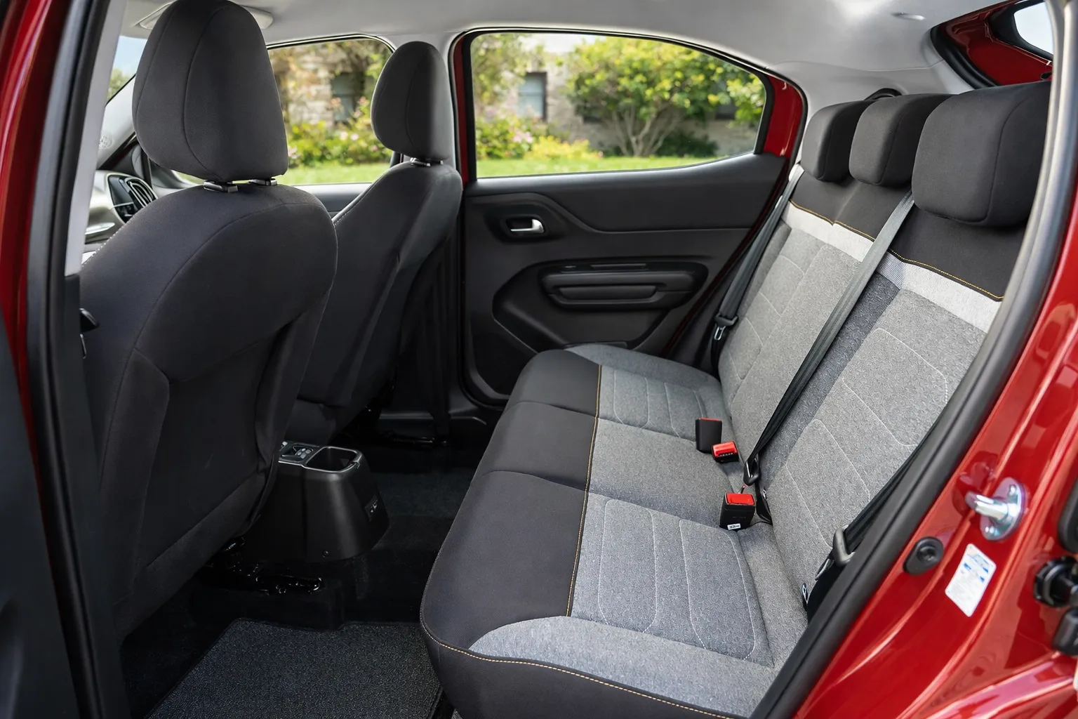 Interior elegante do Citroën Basalt 2026