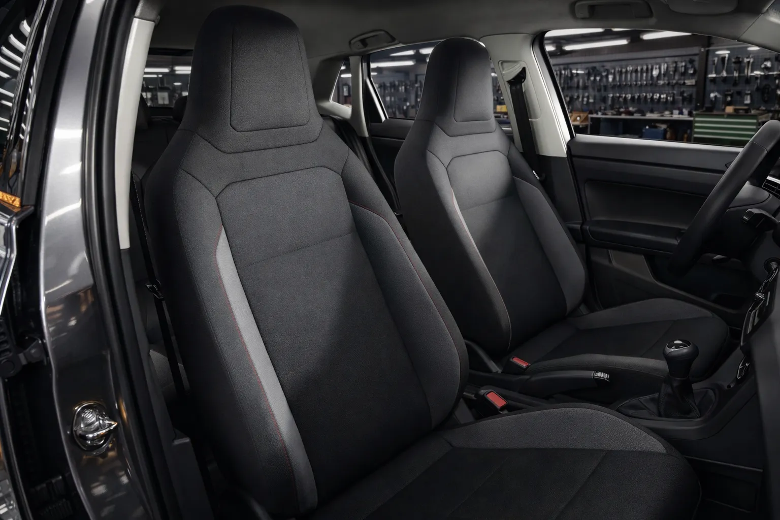 Interior moderno em oficina iluminada