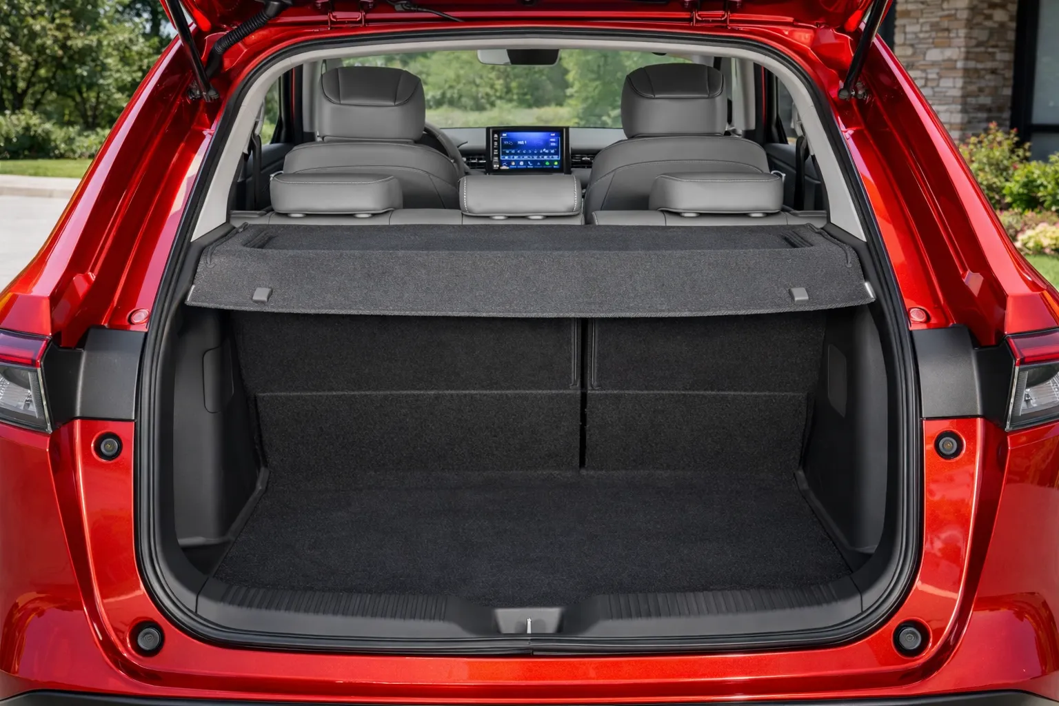 Porta-malas aberto do Honda HR-V vermelho