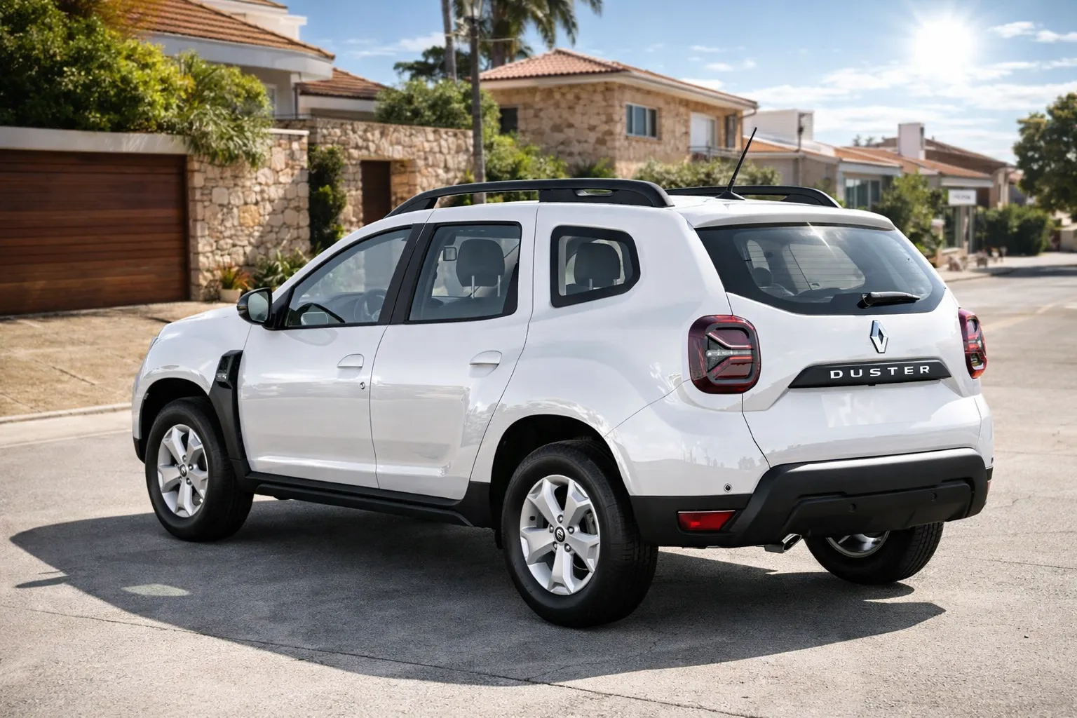 Renault Duster em rua residencial iluminada