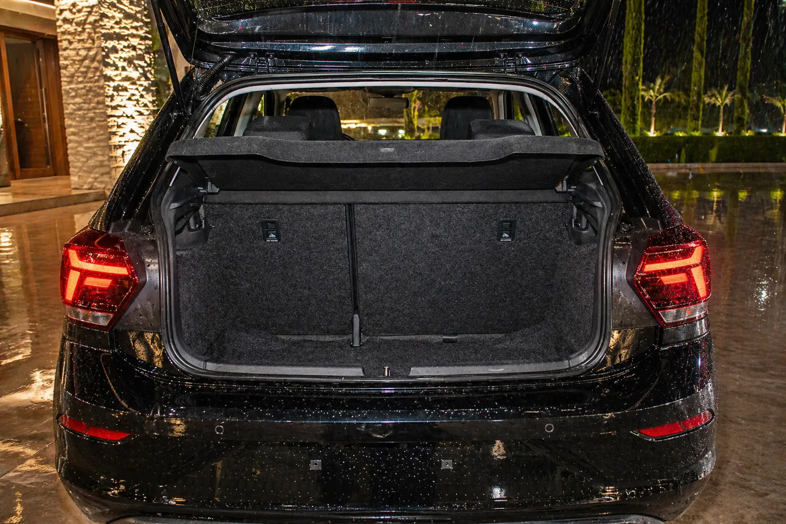 Interior do Volkswagen Polo Sense 2024 PCD com foco em conforto e dirigibilidade