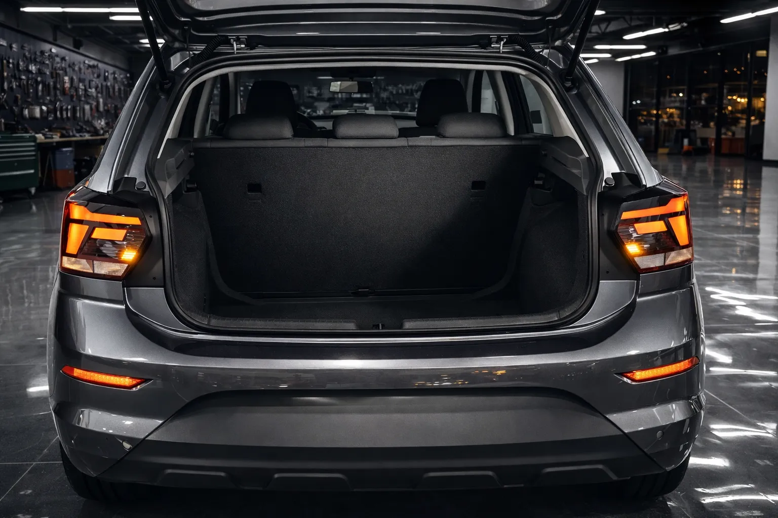 Volkswagen Polo na oficina iluminada