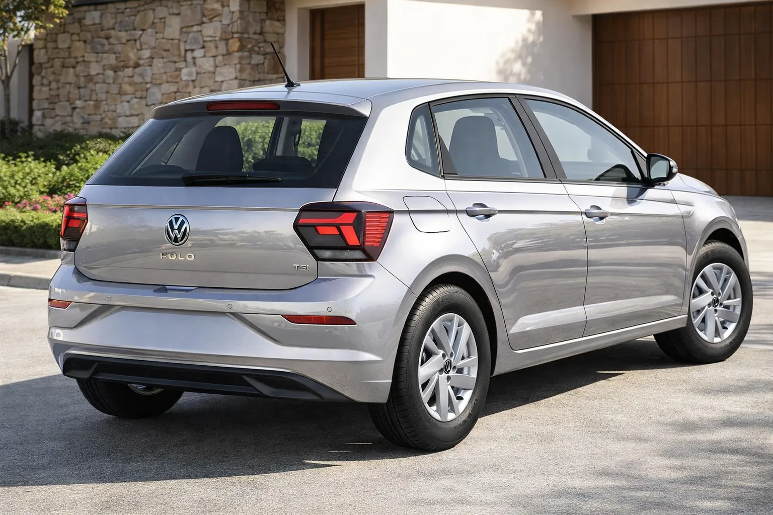 Volkswagen Polo na rua tranquila