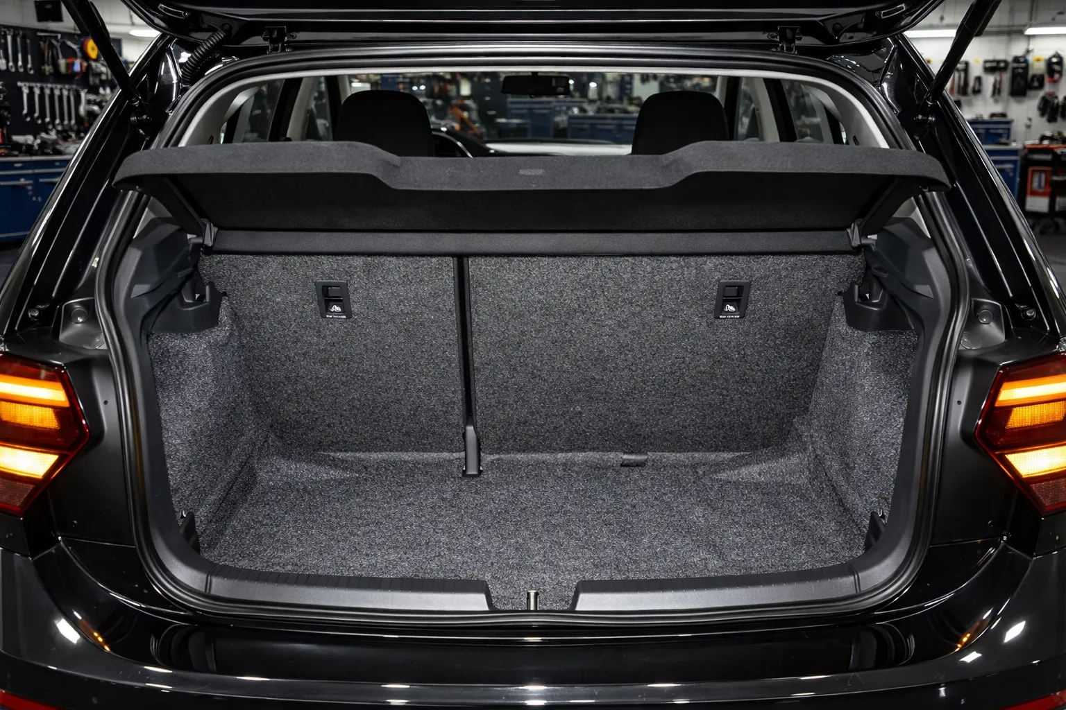 Porta-malas traseiro do Volkswagen Polo em oficina