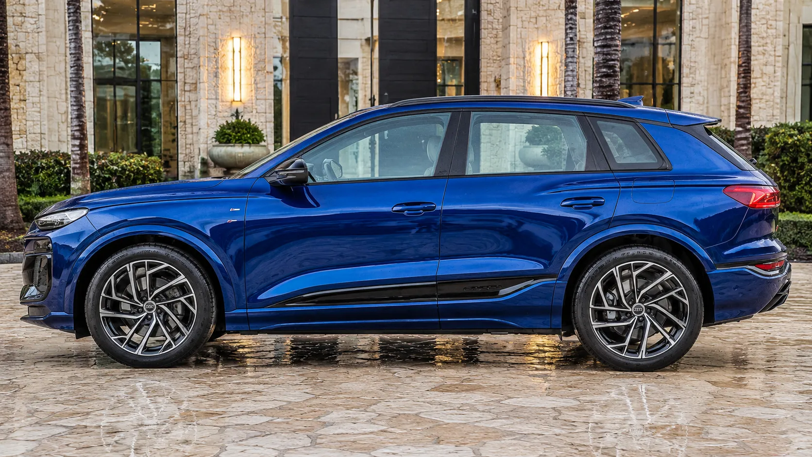 Audi Q6 e-tron S Line PCD Premium 2026 ADAS, acessibilidade, tecnologia elétrica, mecânica e custo no luxo.