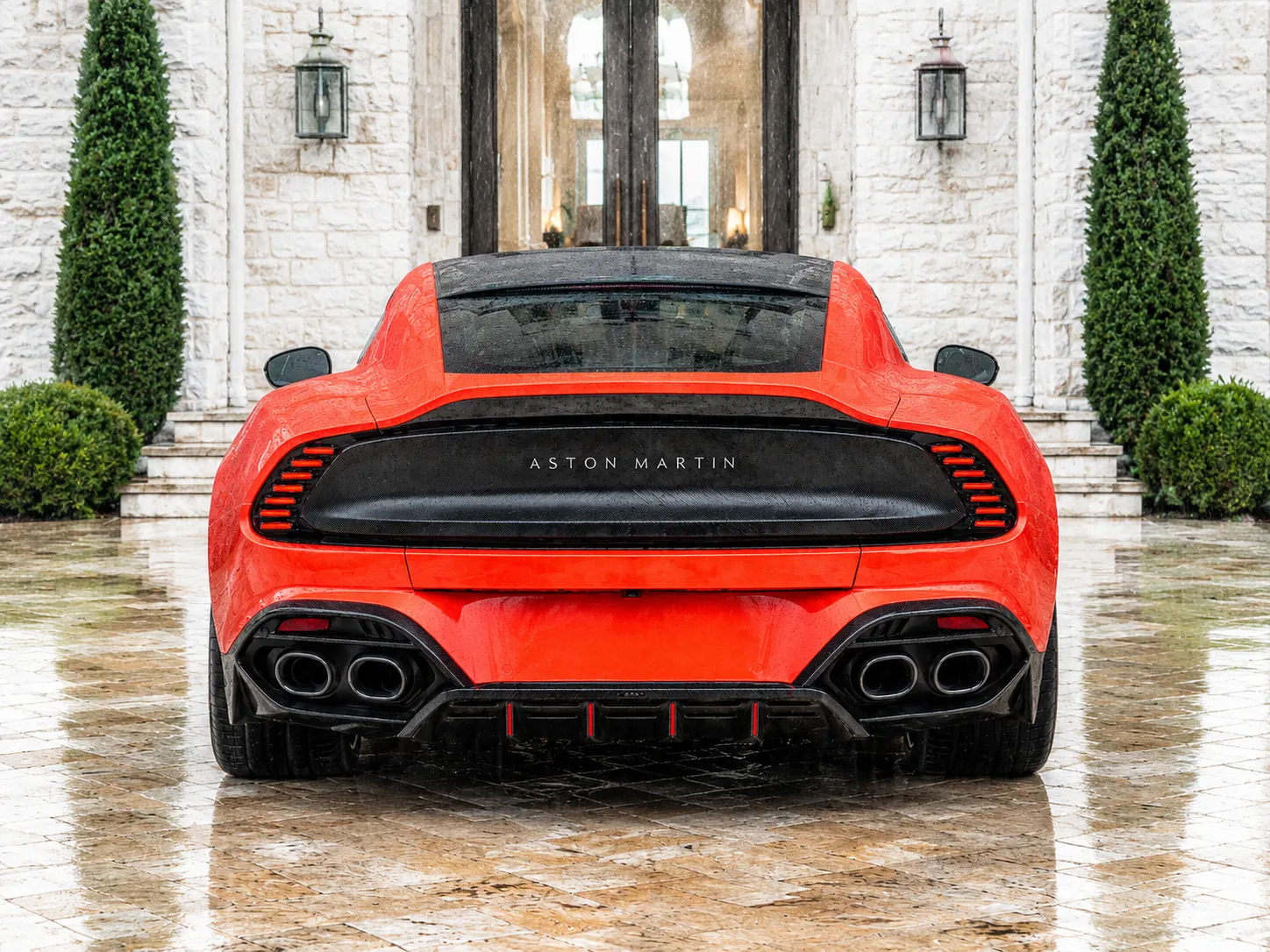 Engenharia automotiva Aston Martin Vanquish V12 2026: controle de largada, E-Diff, ZF 8HP95 e 835 cv