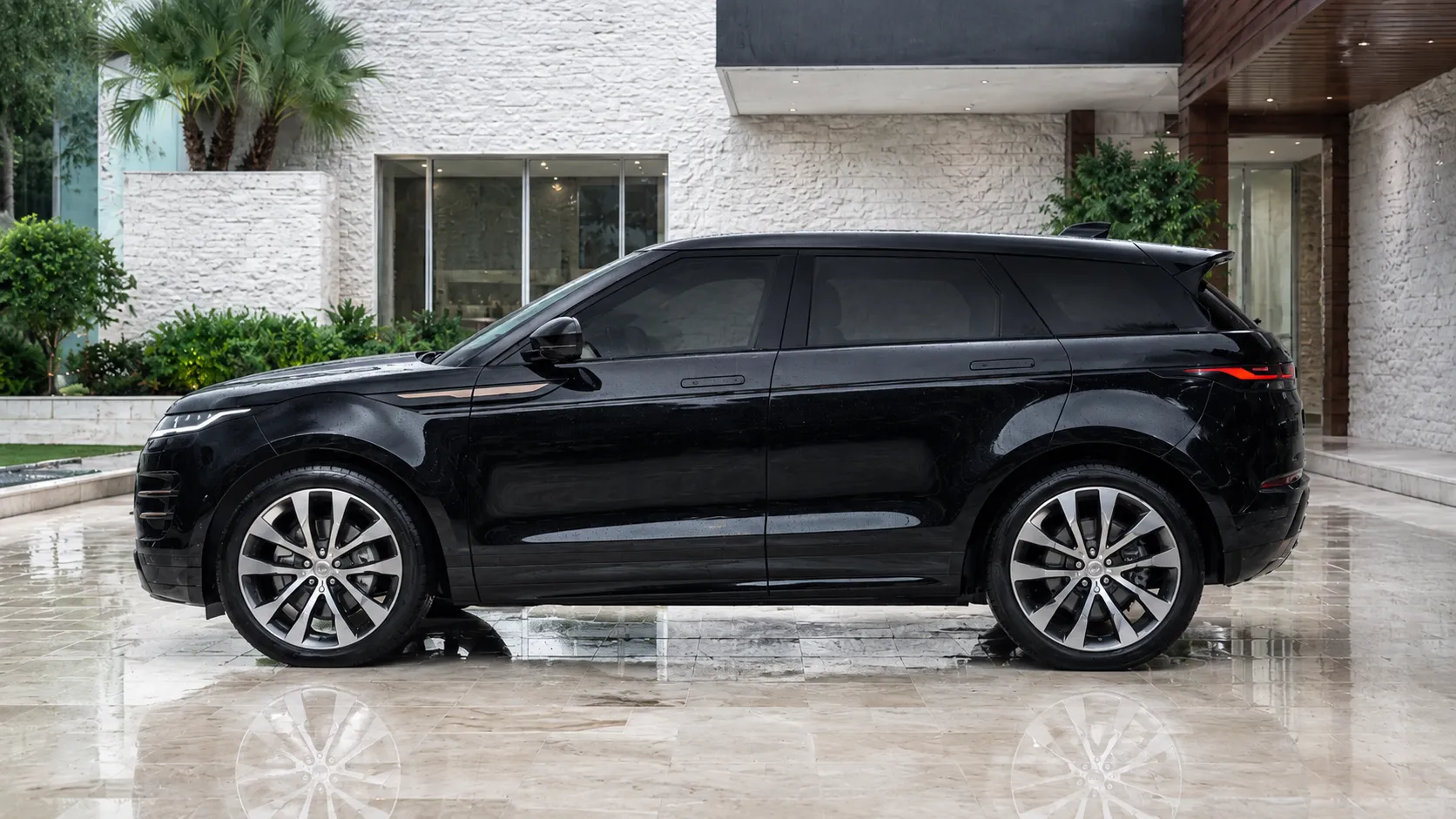 Engenharia automotiva do Land Rover Evoque Autobiography 2026: motor, assoalho, AWD, consumo e revisões