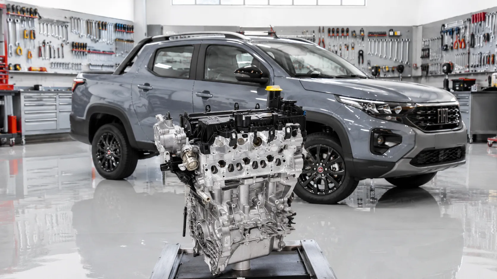 Ficha técnica explicativa de motores e câmbio da Fiat Strada CD 1.0 Turbo CVT 2026