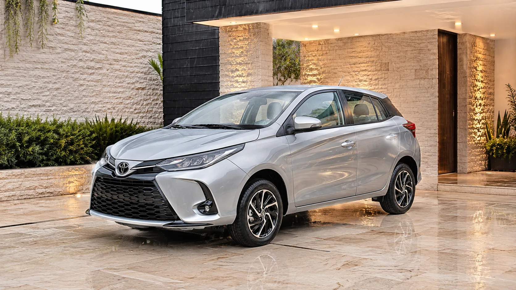 guia-compra-pcd-seminovo-toyota-yaris-hatch-2024