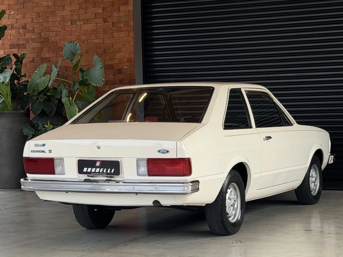 Carroceria e corrosão Ford Corcel II STD 1978 carros antigos e clássicos