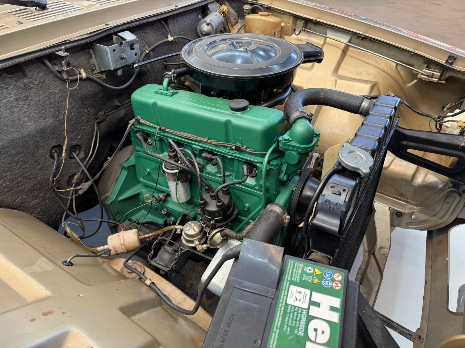 Carros Antigos e Clássicos guia de compras e restauração Chevrolet Opala Comodoro 1980 bege com teto em vinil preto