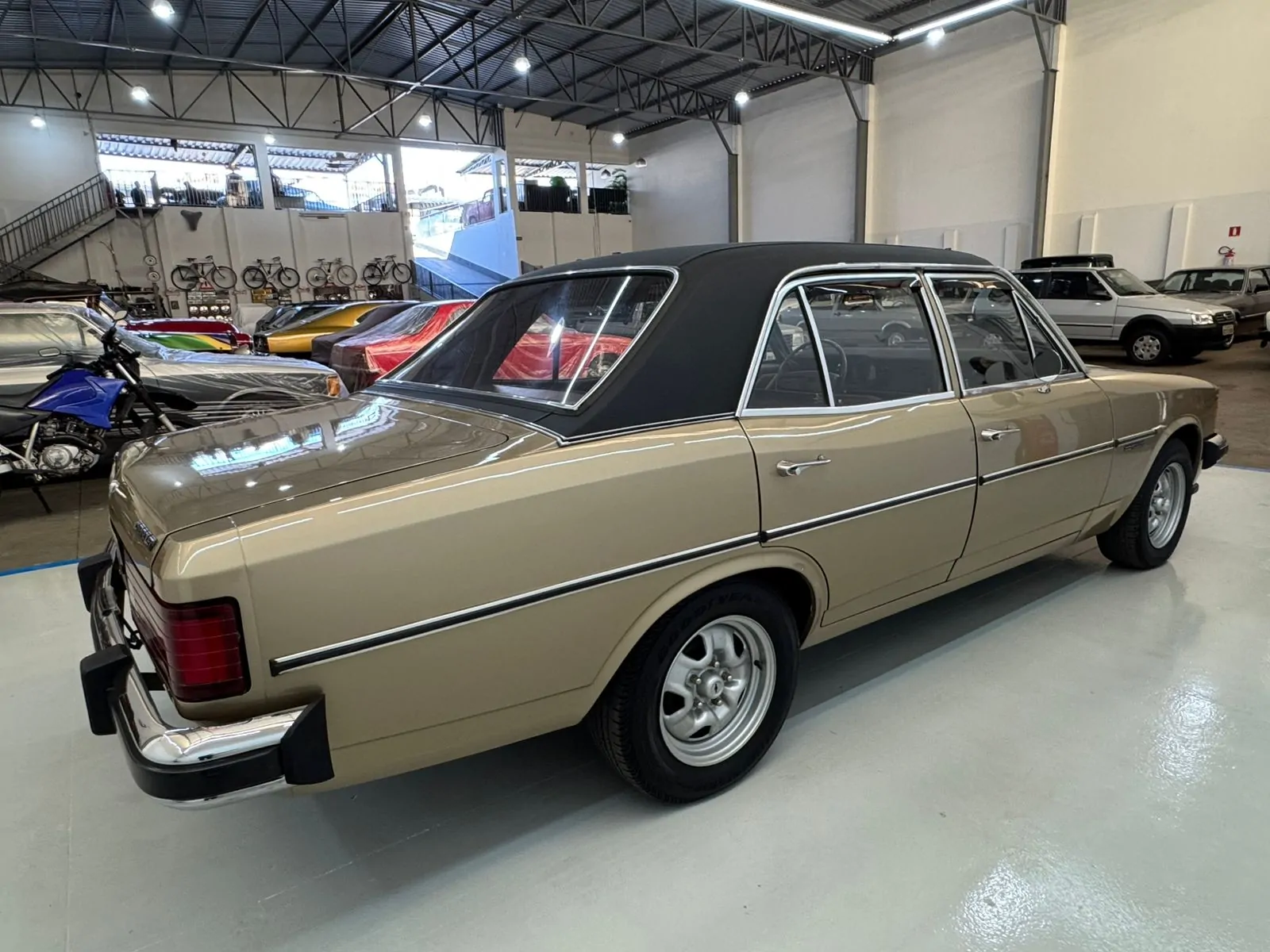 Chevrolet Opala Comodoro 1980 avaliação de pintura original e espessura de camada de tinta