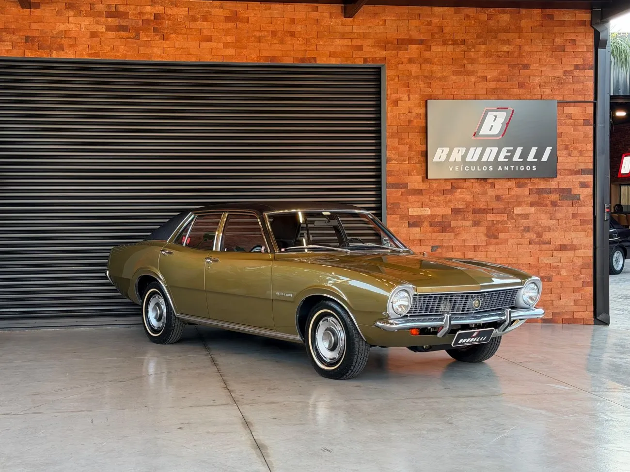 Carros Antigos e Clássicos guia de compras e restauração Ford Maverick Super Luxo 1975 Ouro Antigo Metálico - Imagens Brunelli Veículos Antigos