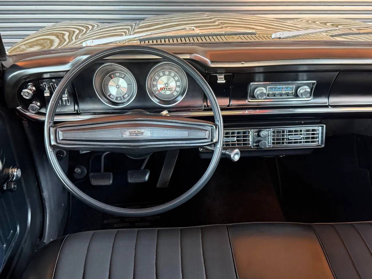 Medidor de espessura de tinta e avaliação de pintura em Ford Maverick Super Luxo 1975 carros clássicos - Imagens Brunelli Veículos Antigos