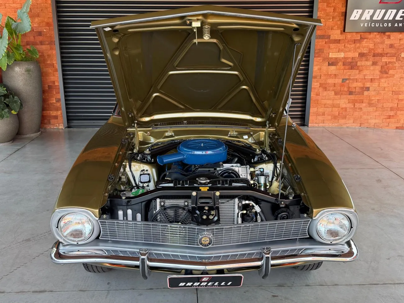 Ford Maverick Super Luxo 1975 motor V8 302 avaliação mecânica e restauração automotiva - Imagens Brunelli Veículos Antigos