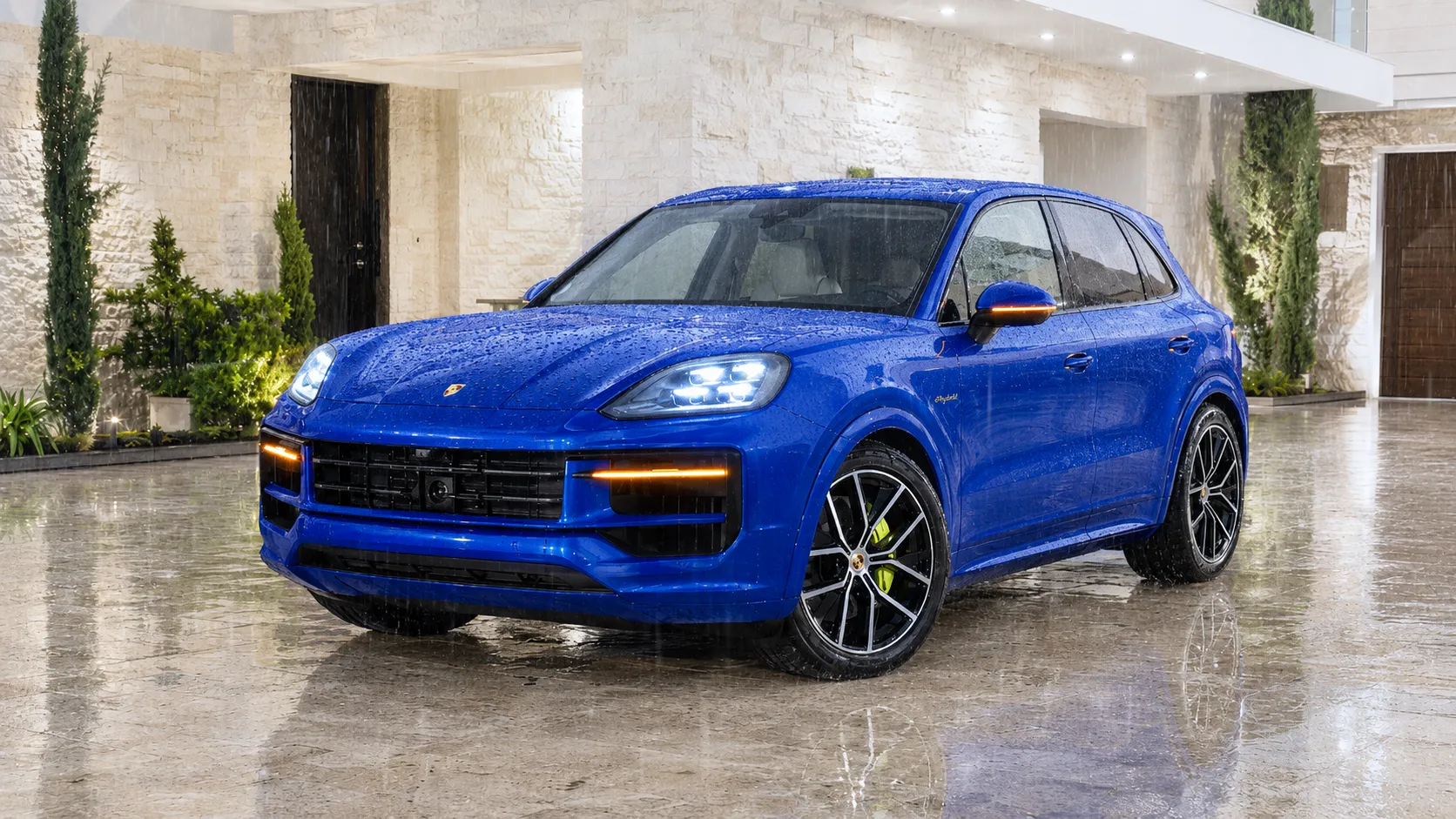 Porsche Cayenne E-Hybrid 2026: ficha técnica mostra por que o SUV híbrido virou Porsche para usar todo dia