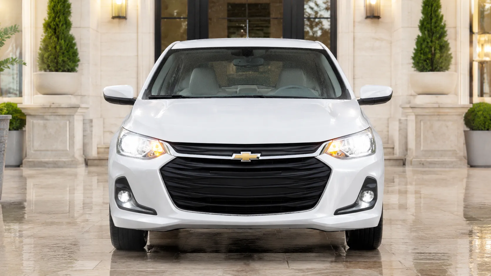 Guia de compra PCD seminovos Chevrolet Onix Sedan 1.0 Turbo AT 2025: câmbio GF6, documentação e passivos técnicos