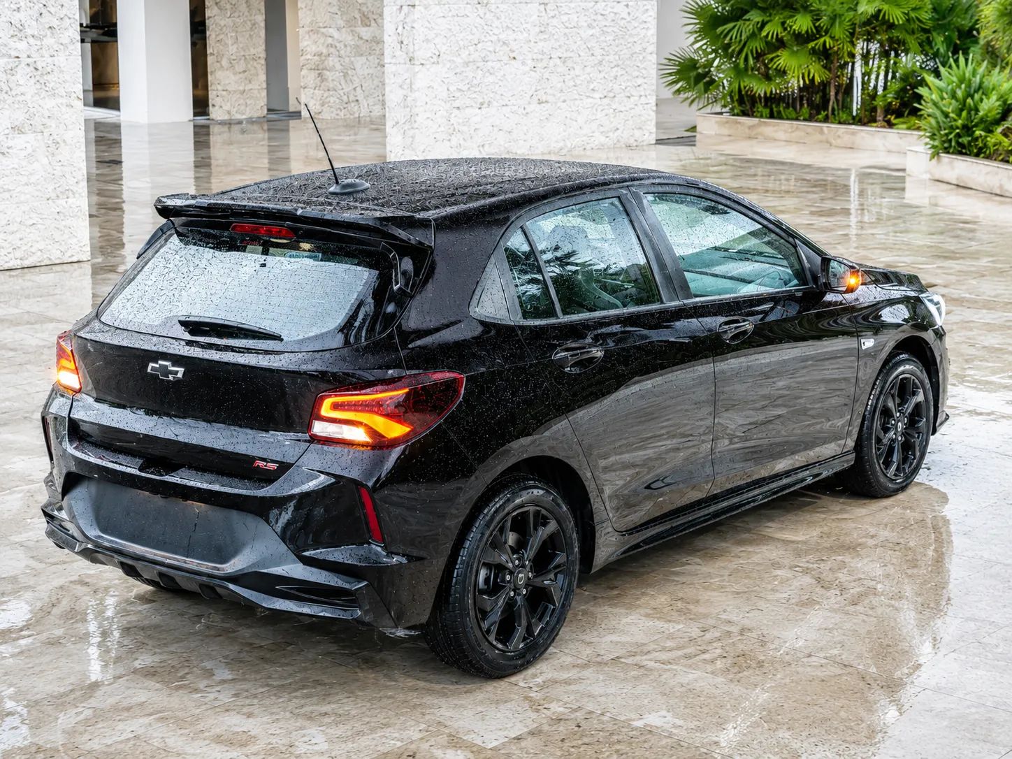 Onix RS PCD: visual esportivo compensa?