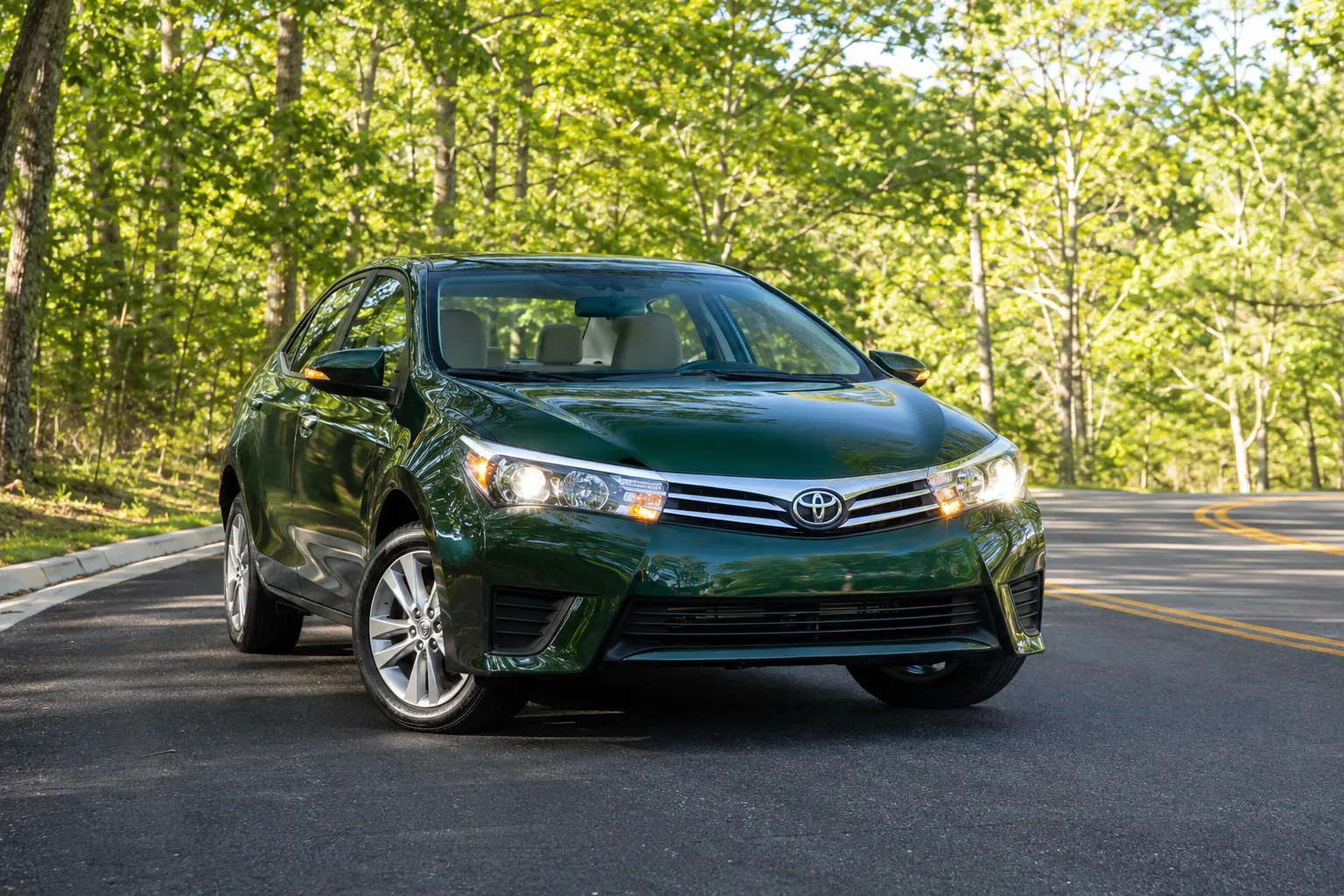 Toyota Corolla GLi 1.8 manual 2016 fora de linha: ainda vale comprar ou as peças viraram risco?