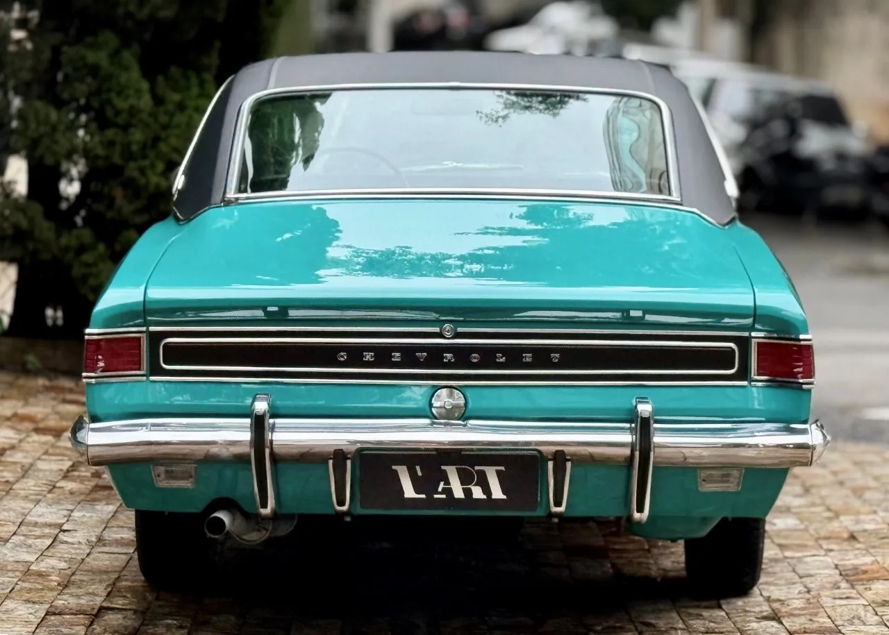 Detalhes estruturais e laterais do Opala Gran Luxo 1972