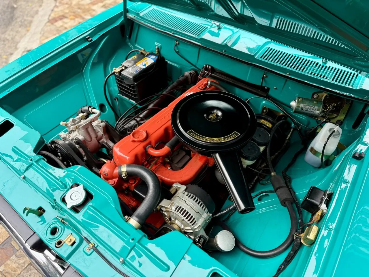 Motor seis cilindros 4.1 do Chevrolet Opala Gran Luxo 1972