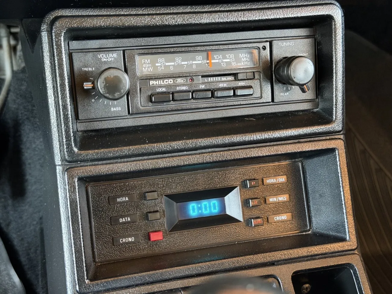 Vista lateral da Ford Belina II 1984