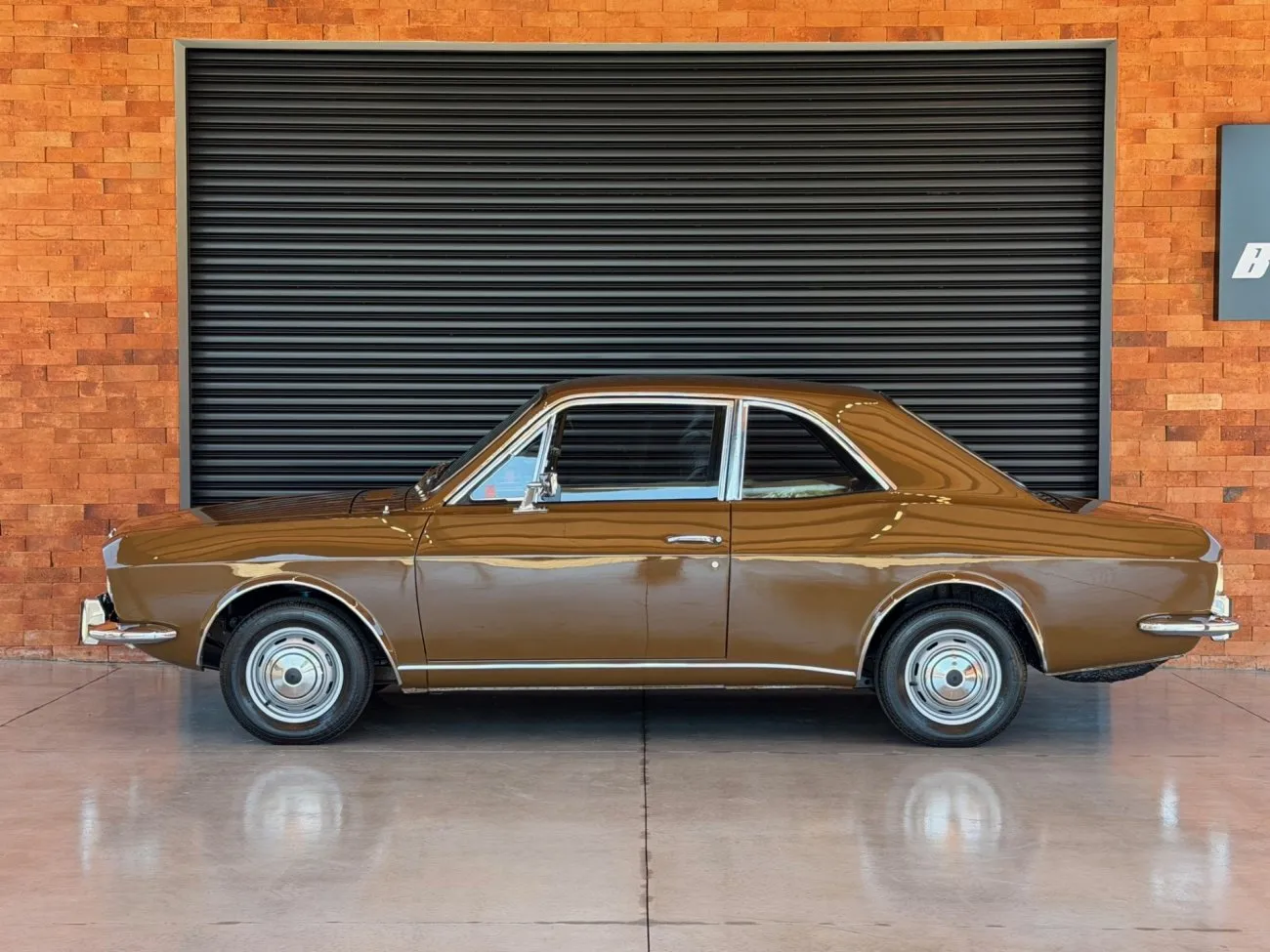 Carroceria do Ford Corcel I Coupé 1972 para avaliação de alinhamento e corrosão