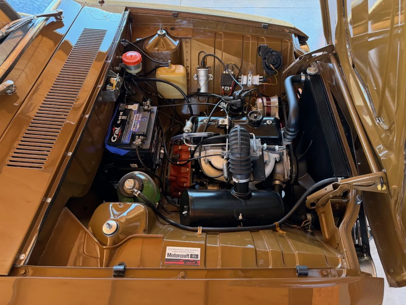 Lateral e caixas de ar do Ford Corcel I Coupé 1972
