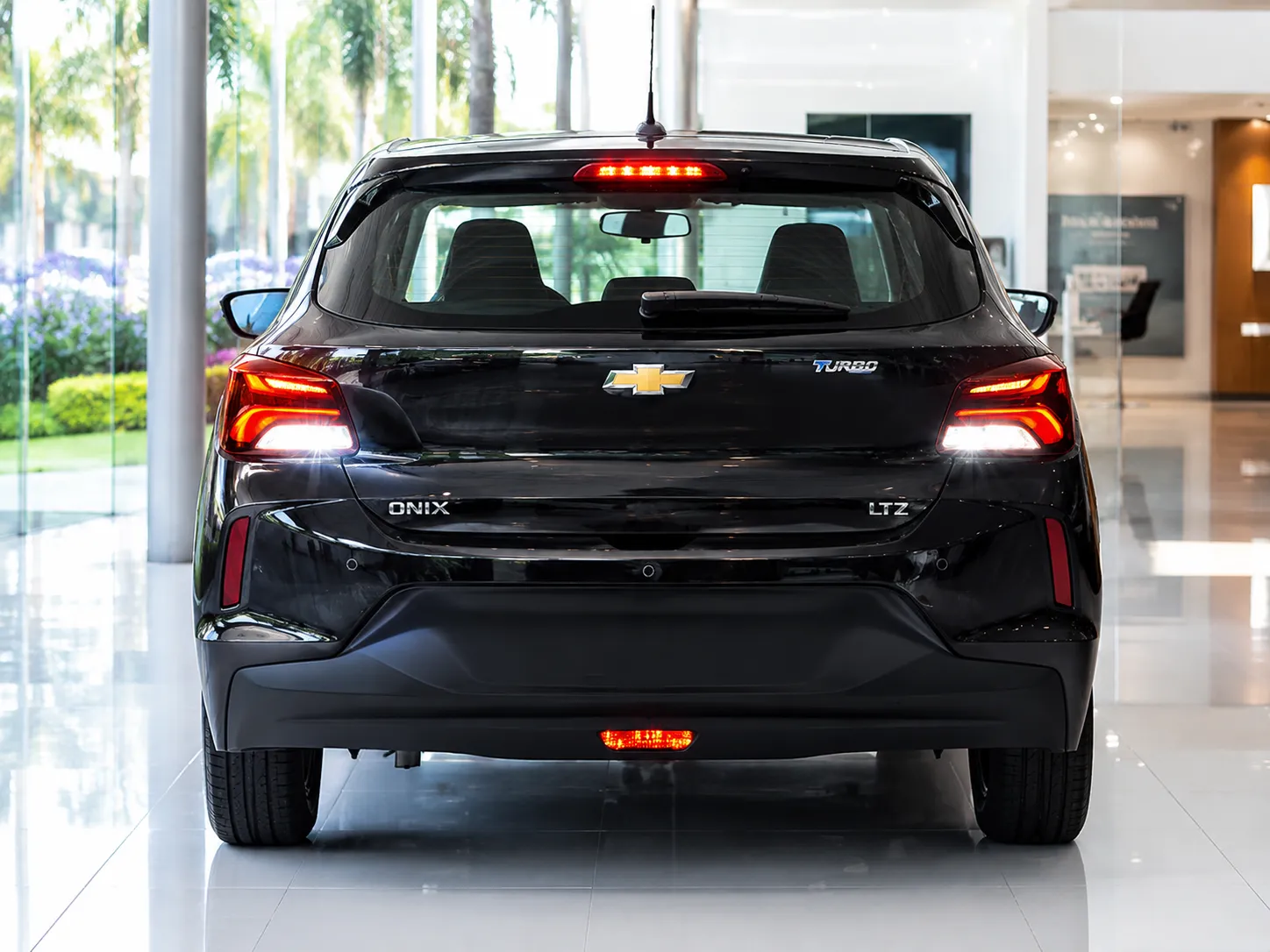 Chevrolet Onix Turbo AT 2026 seminovo: ficha, problemas e compra